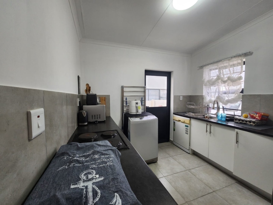 2 Bedroom Property for Sale in Pacaltsdorp Western Cape